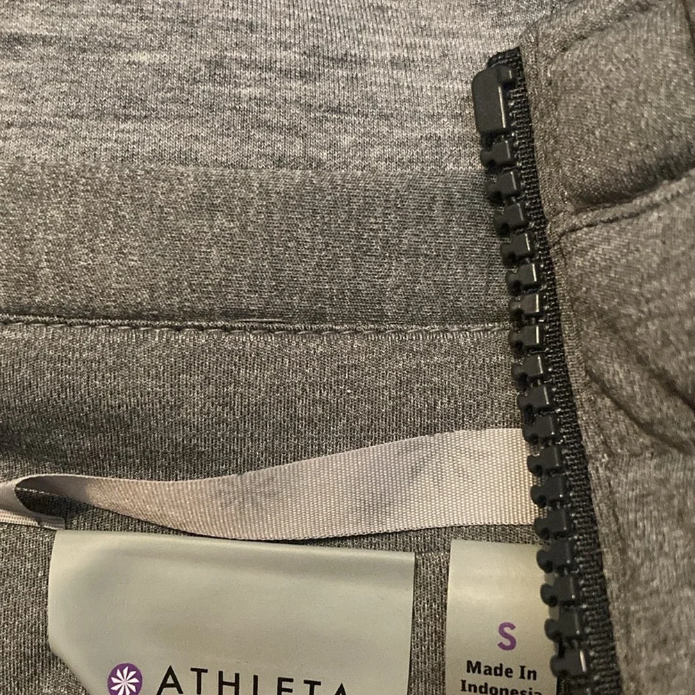 Athleta Seeker Vest Puffer Hooded Gray - Picture 2 of 4